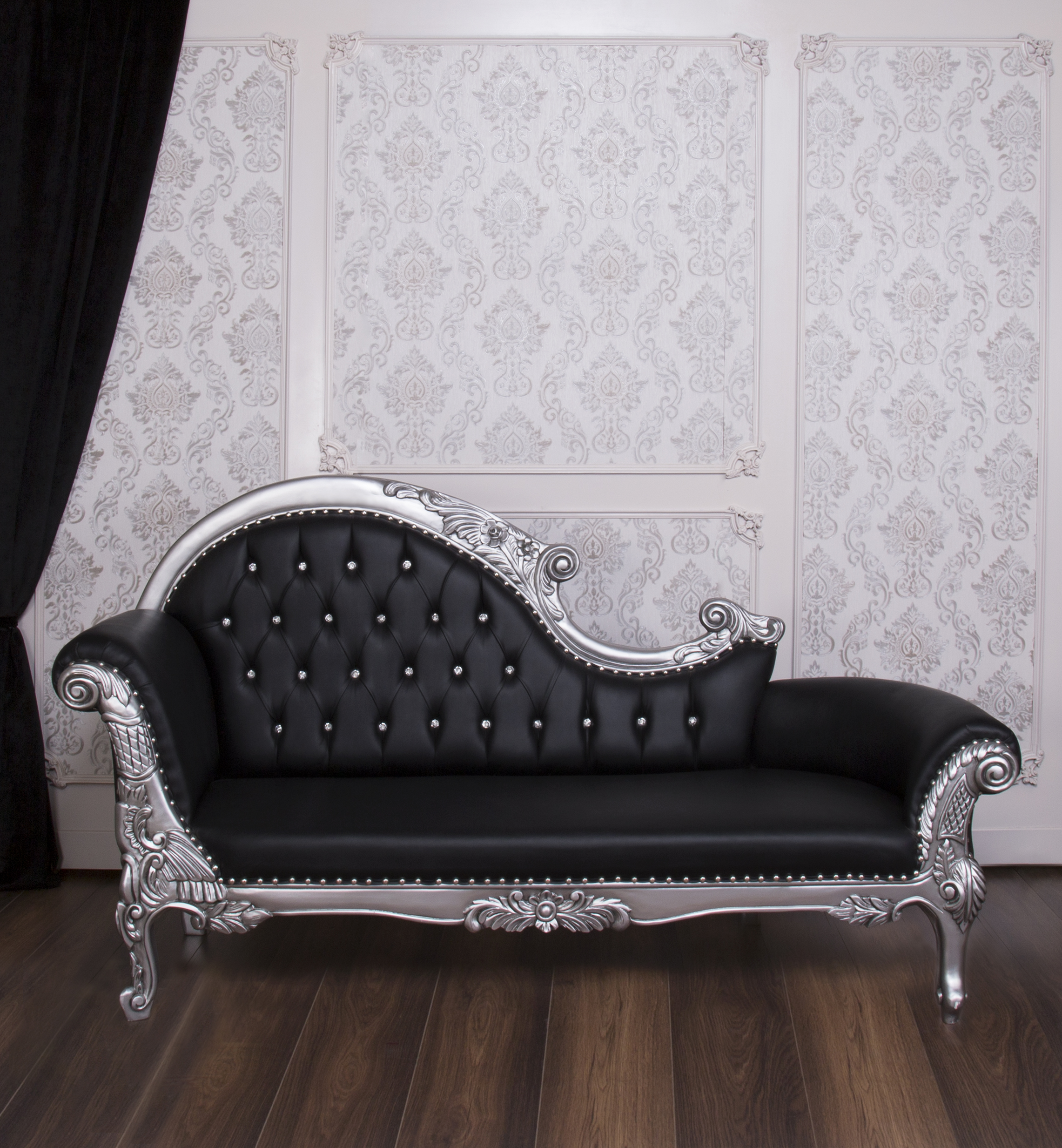Silver & Black Leather Nefertiti Chaise Lounge